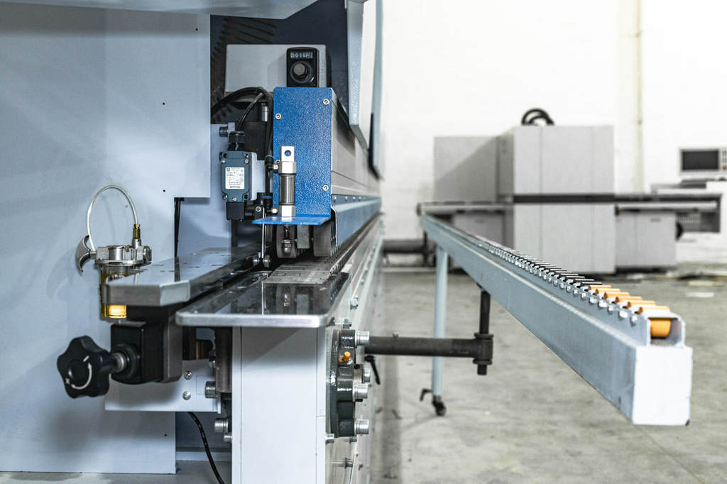 Автоматический кромкооблицовочный станок JIYU JY-468JK