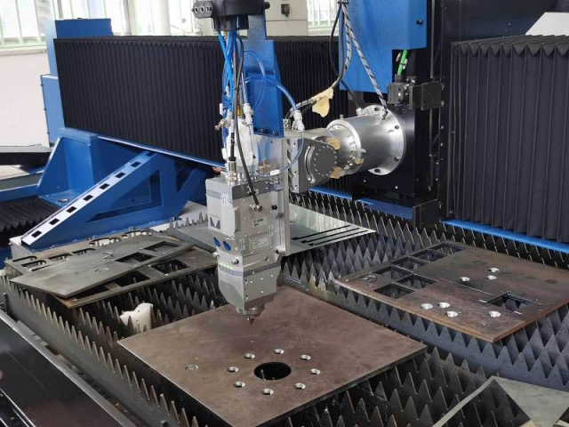 Автоматизированный комплекс лазерной резки YAWEI SMD HLE 4020