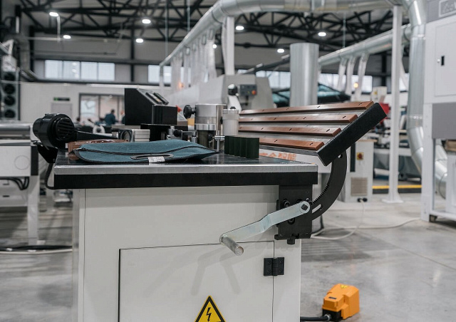 Кромкооблицовочный станок с ручной подачей Nanxing MF50S