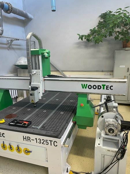 Фрезерно-гравировальный станок с чпу WoodTec HR 1325TC