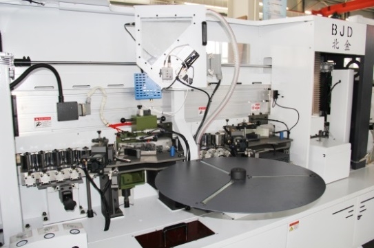 Кромкооблицовочный автоматический станок BJD F732JSR-Z