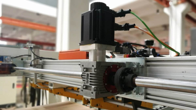 Раскроечный центр с задней загрузкой Nanxing NPL-330HG