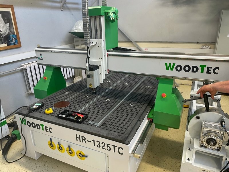 Фрезерно-гравировальный станок с чпу WoodTec HR 1325TC
