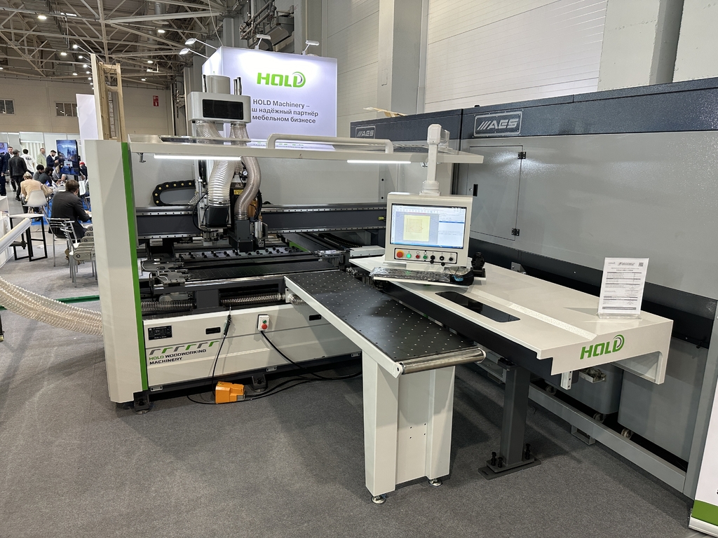 Сверлильно-присадочный станок с ЧПУ HOLD HB611CGX