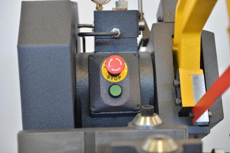 Ножовочный отрезной станок BekaMak BMH 170