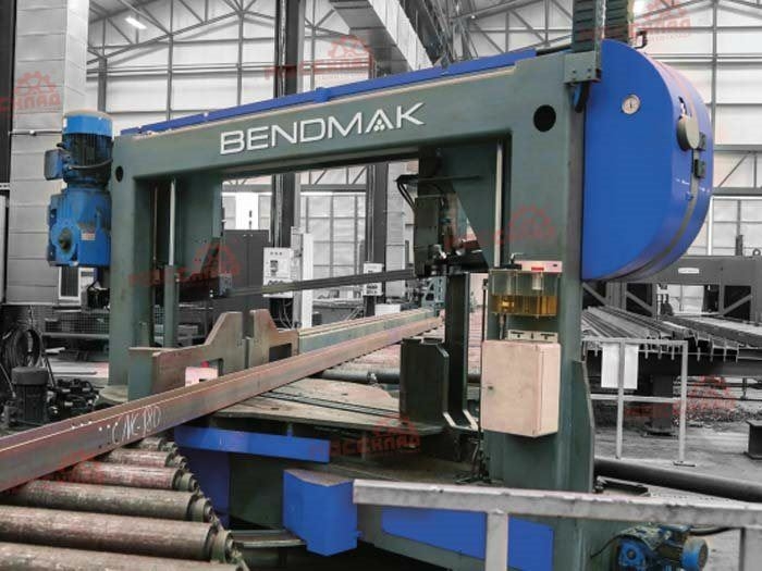 Полуавтоматический двухстоечный ленточнопильный станок BENDMAK AST-1300/600