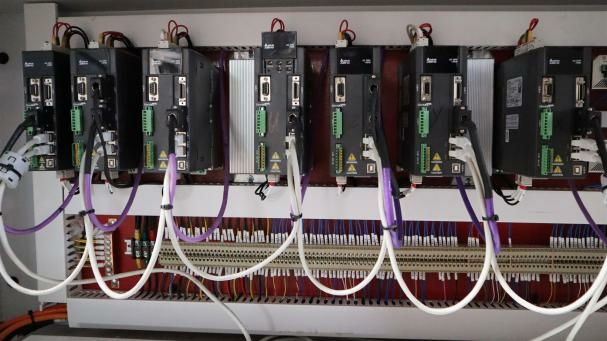 Сверлильно-присадочный станок с ЧПУ HOLD HB621GH6