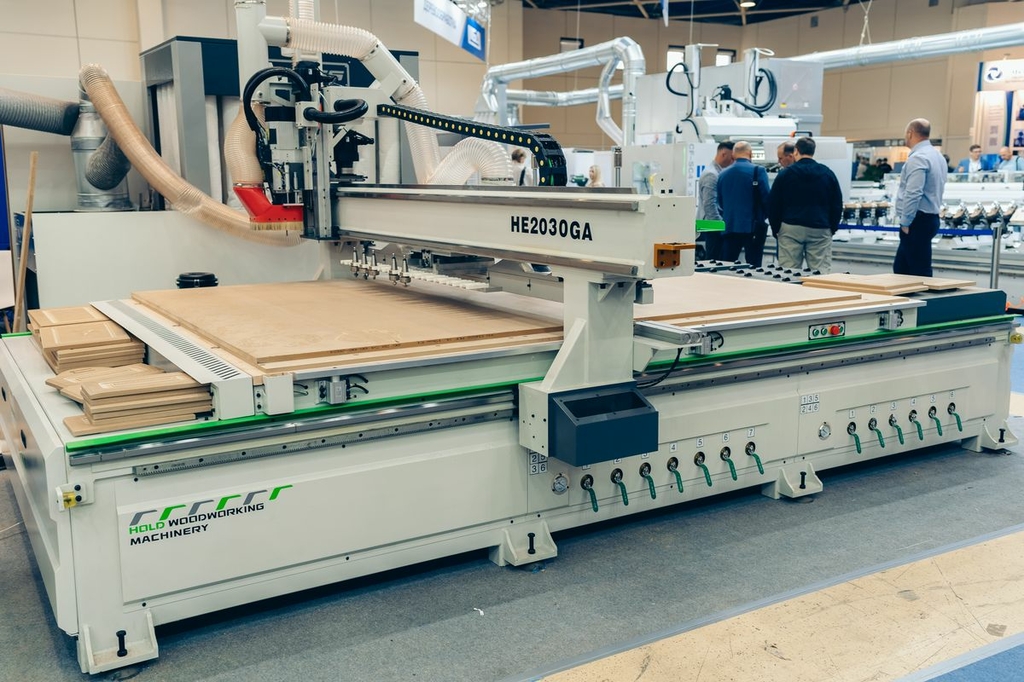 ОБРАБАТЫВАЮЩИЙ ЦЕНТР С ЧПУ HOLD HE2130GAB