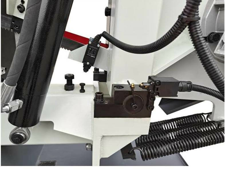 Полуавтоматический ленточнопильный станок MetalMaster BSM-400 MFR