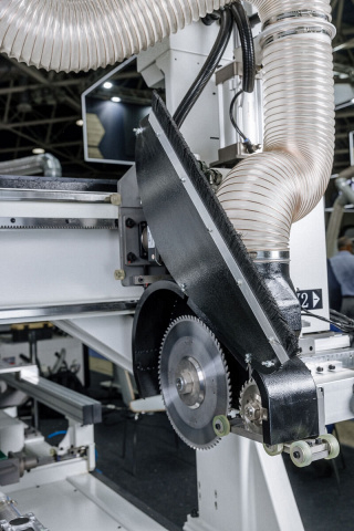 Форматно-обрезной центр с ЧПУ для дверных полотен Beaver DOORCUT CNC