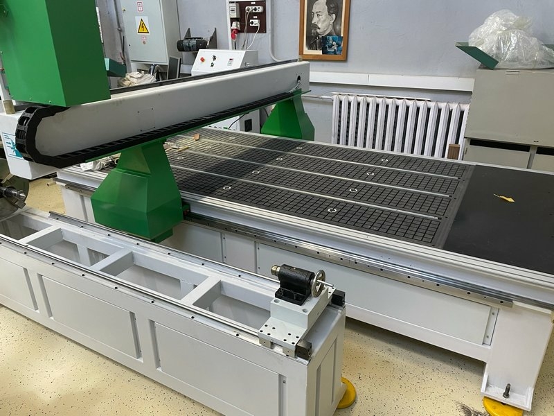 Фрезерно-гравировальный станок с чпу WoodTec HR 1325TC