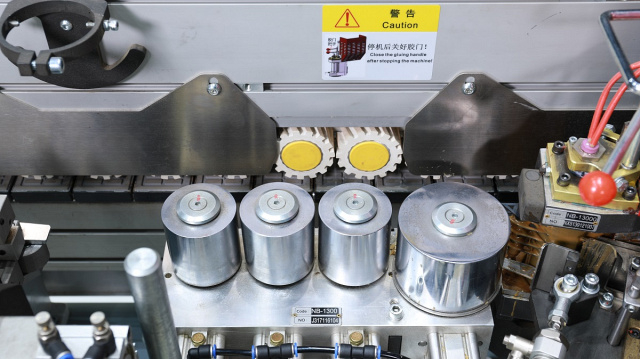 Автоматический кромкооблицовочный станок Nanxing NB875E