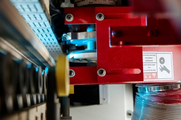 Автоматический кромко-шлифовальный станок KDT S-К1S2J2W2-S