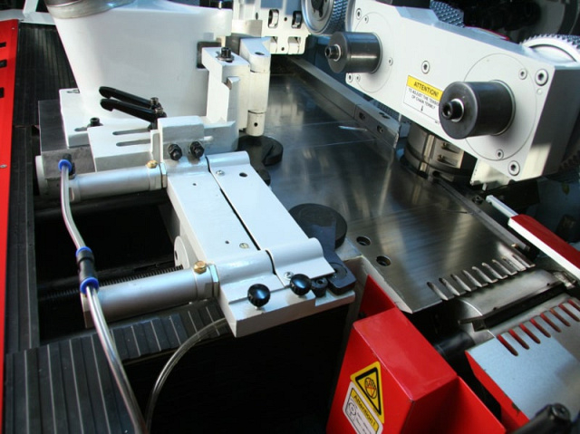 Станок четырехсторонний продольно-фрезерный Beaver 723UI