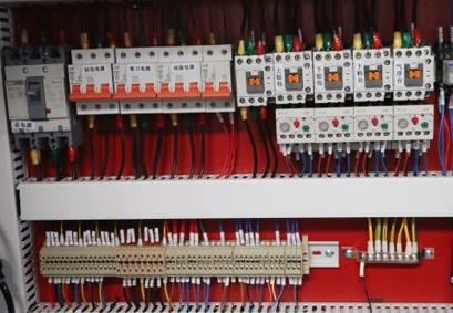 Сверлильно-присадочный станок с ЧПУ HOLD HB621R