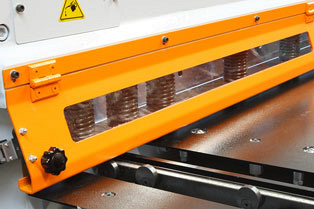 Электромеханические гильотинные ножницы ERMAKSAN GMR