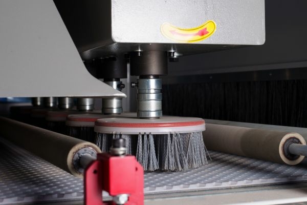 Автоматический рельефно-шлифовальный станок KDT PM5-1300/1000