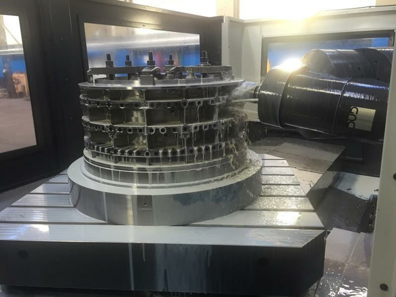 Фрезерный центр с подвижным столом Correa Performer MG 2000