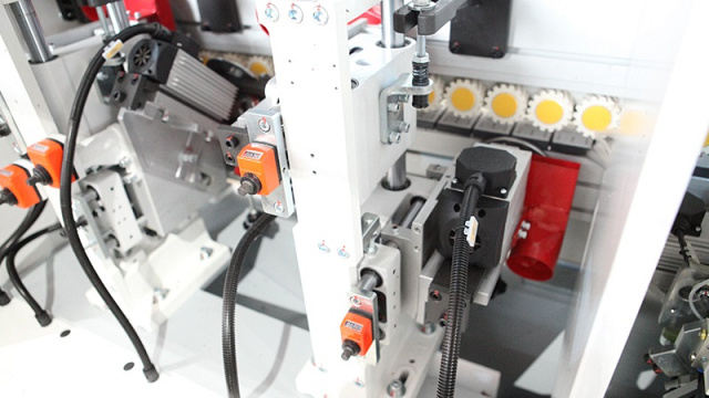 Автоматический кромкооблицовочный станок Nanxing NBC332