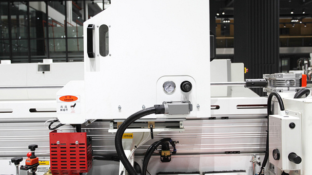 Автоматический кромкооблицовочный станок Nanxing NB8PСHGM-PC