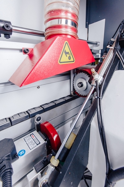 Станок для облицовывания кромок мебельных деталей WoodTec X600