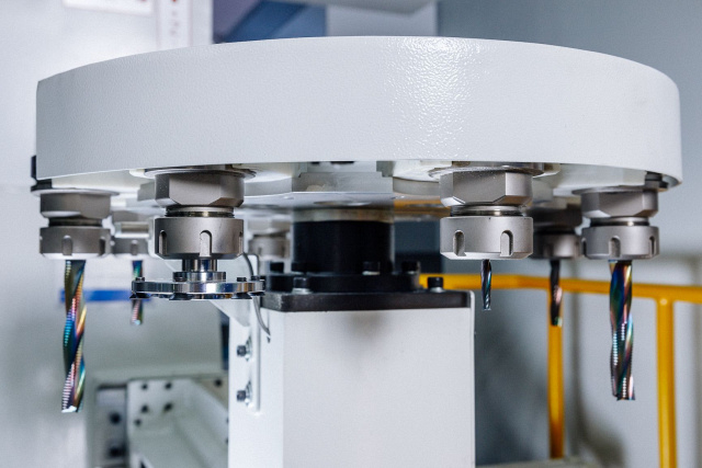 Пятиосевой обрабатывающий центр QUADRO TEOS ATC