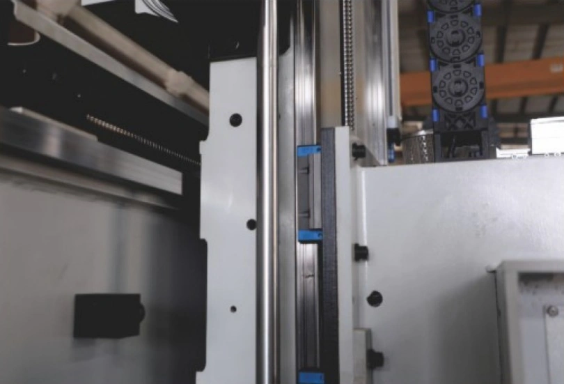 Пятиосевой обрабатывающий центр с ЧПУ JUNRAN JR-5013A