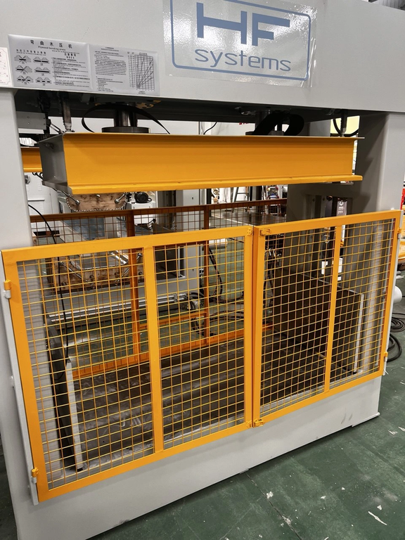 Гидравлический пресс HF Systems для производства гнуто-клееных изделий с ТВЧ генератором