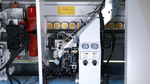 Автоматический кромкооблицовочный станок Nanxing NB875E