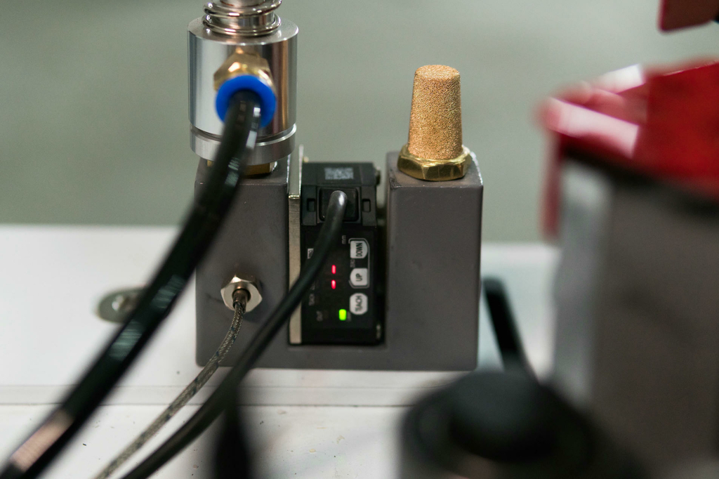 Кромкооблицовочный станок DELTAMACHINERY DM-1000