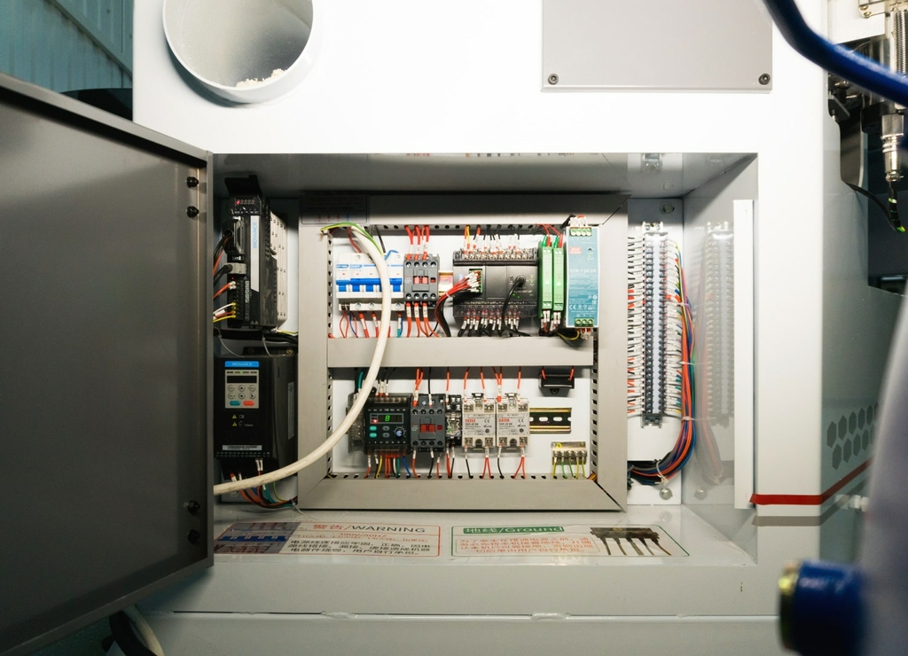 Кромкооблицовочный станок DELTAMACHINERY DM-1000