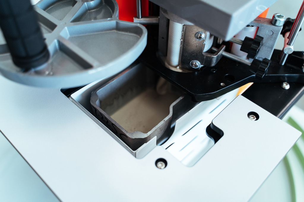 Кромкооблицовочный станок DELTAMACHINERY DM-100