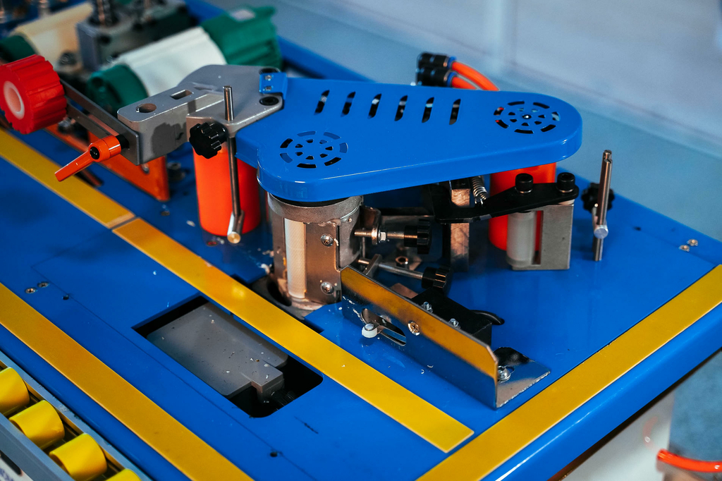 Кромкооблицовочный станок DELTAMACHINERY DM-110 S