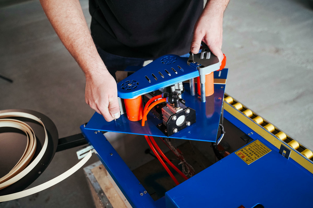 Кромкооблицовочный станок DELTAMACHINERY DM-110 S