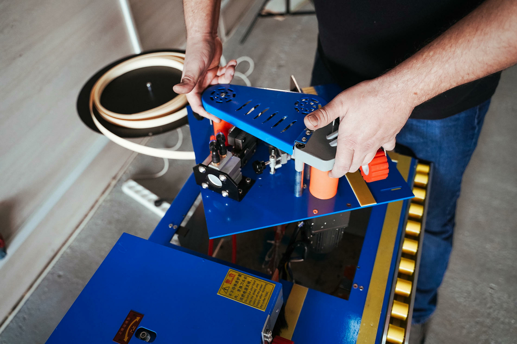 Кромкооблицовочный станок DELTAMACHINERY DM-110 S