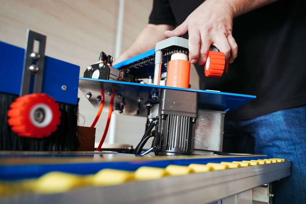 Кромкооблицовочный станок DELTAMACHINERY DM-110 S