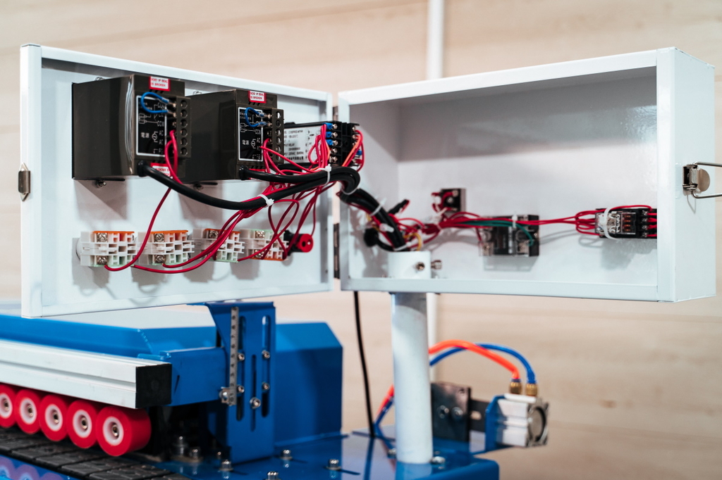 Кромкооблицовочный станок DELTAMACHINERY DM-111