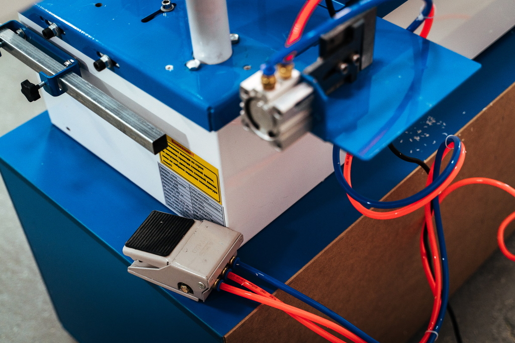 Кромкооблицовочный станок DELTAMACHINERY DM-111