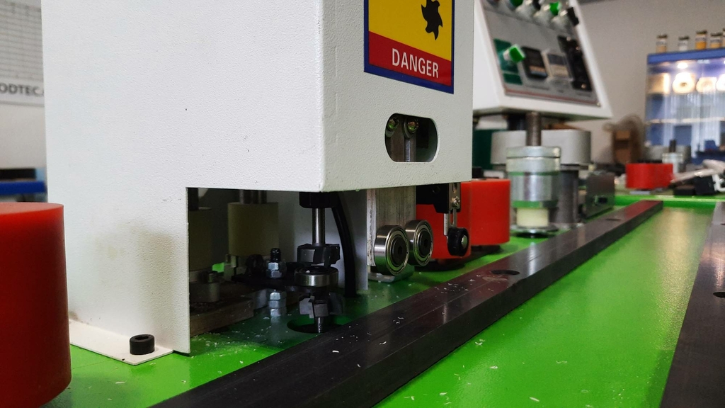 Кромкооблицовочный станок DELTAMACHINERY DM-112