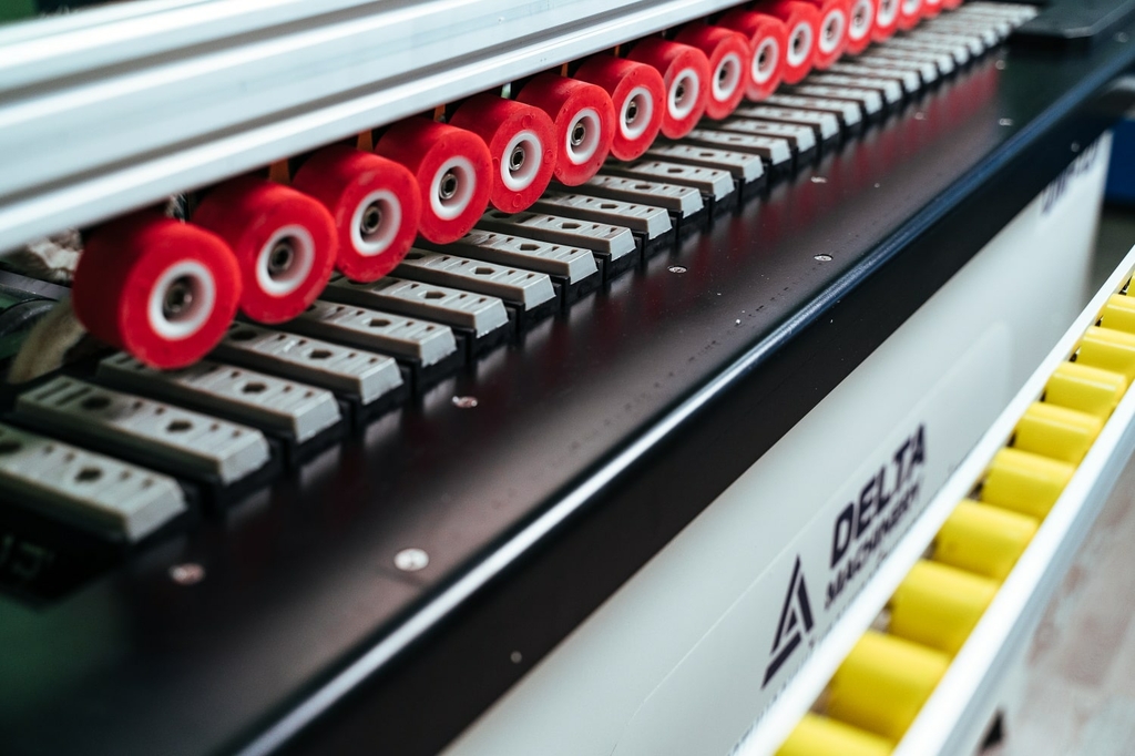 Кромкооблицовочный станок DELTAMACHINERY DM-120 S