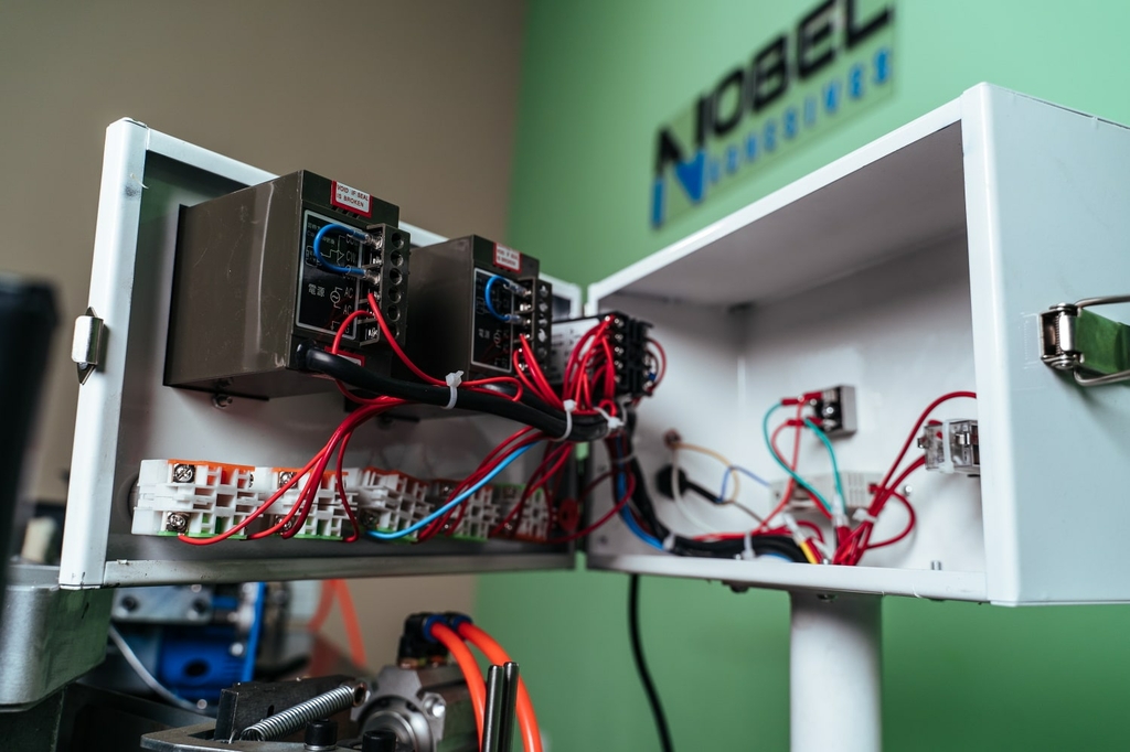 Кромкооблицовочный станок DELTAMACHINERY DM-120 S