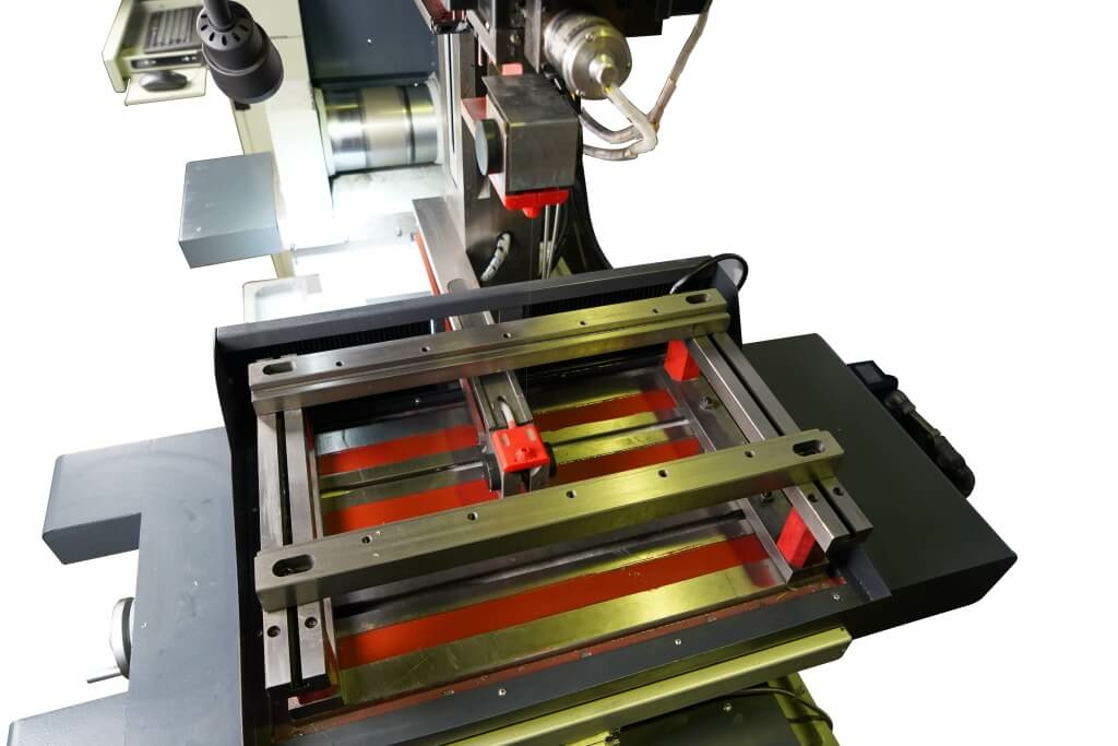 Электроэрозионный проволочно-вырезной станок с ЧПУ струйного типа Metal Master DK7745 DRO (Однопроходный)