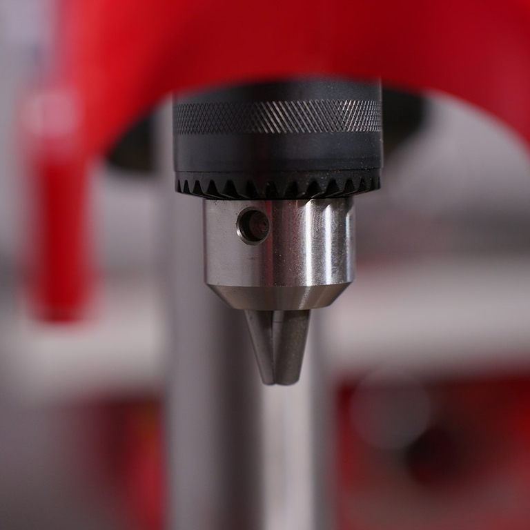 Сверлильный станок jib dp8 вылет шпинделя  100 мм ход пиноли шпинделя 50 мм