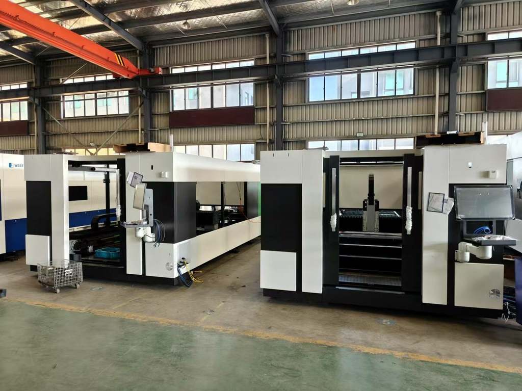 Кабинетный станок для лазерной резки листового металла INTERLASER PRO C3015 6000