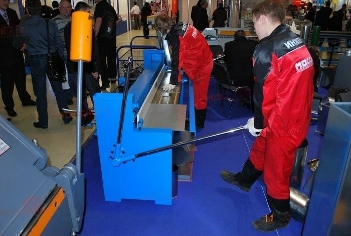 Ножницы гильотинные ручные Q01-1.25x2000