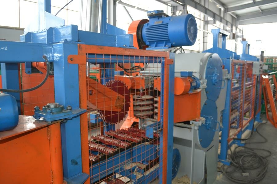 Станок дисковый двухвальный бревнопильный с гусеничной подачей СБГ-480