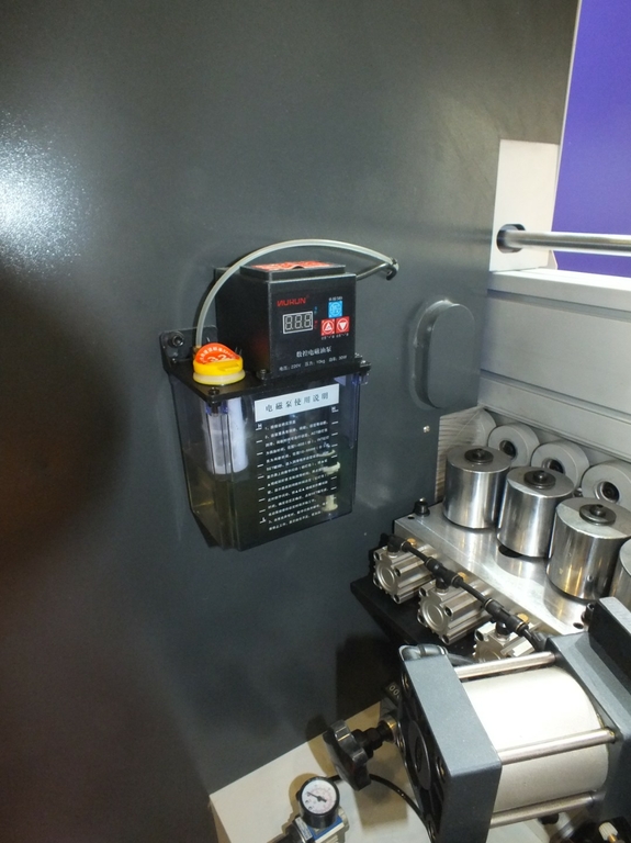 Кромкооблицовочный станок Ltt НН504