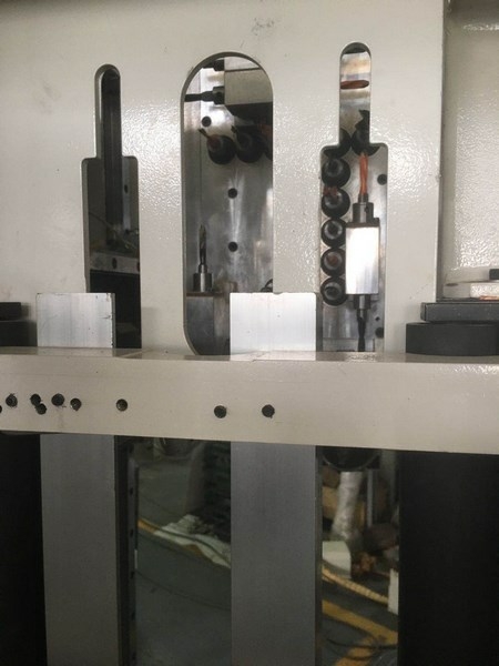 Автоматический сверлильно-присадочный станок с чпу WoodTec BHM 2412 R