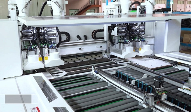 Сверлильно-присадочный центр с ЧПУ Nanxing NСB612DPL