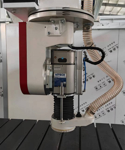 Пятиосевой обрабатывающий центр с ЧПУ QUADRO ONYX SM